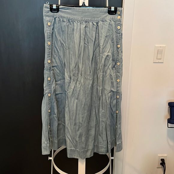 Madewell denim look midi skirt with buttons - size 4 - Picture 1 of 3